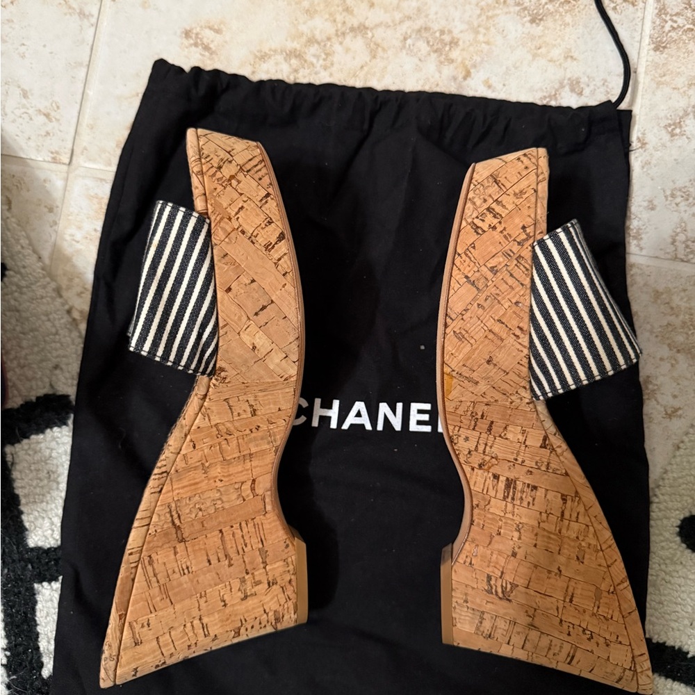 CHANEL Black & White Striped Cork Slide Sandals w/CC Cruise espadrille size EU41 - Picture 3 of 5